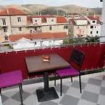 Kate Trogir