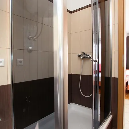 Kate トロギール