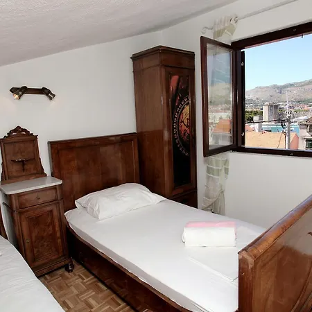 ゲストハウス Kate トロギール